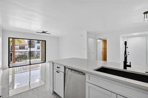 560 S Park Hollywood FL 33021