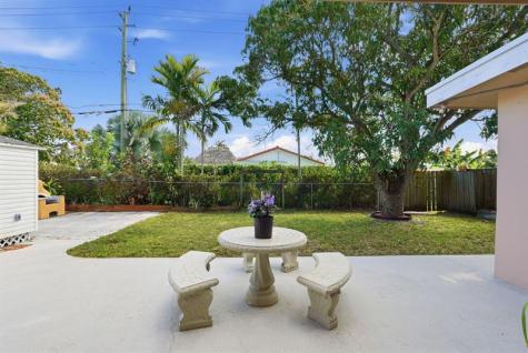 218 SE 3rd Terrace Dania Beach FL 33004