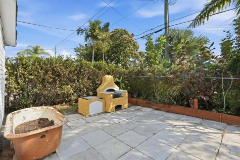 218 SE 3rd Terrace Dania Beach FL 33004