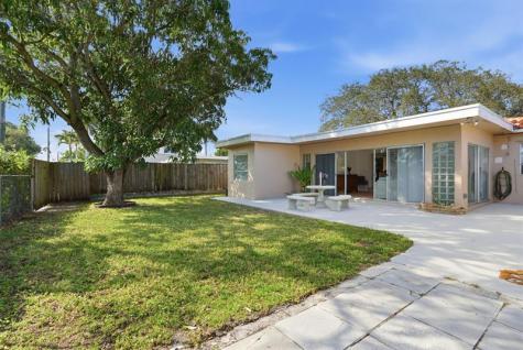 218 SE 3rd Terrace Dania Beach FL 33004