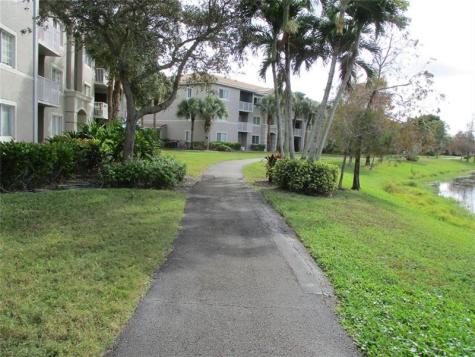 5045 Wiles Road #206 Coconut Creek FL 33073