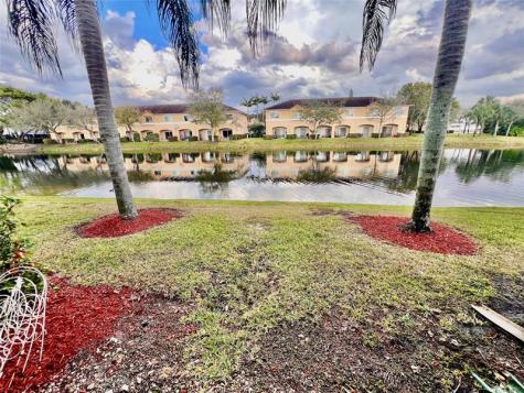 5964 Abbey Road Tamarac FL 33321