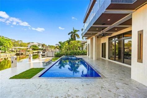2441 NE 48th Court Lighthouse Point FL 33064
