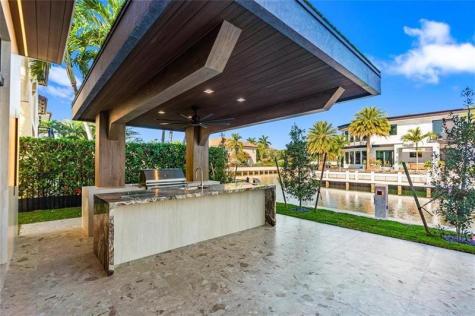 2441 NE 48th Court Lighthouse Point FL 33064