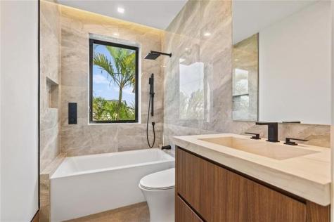 2441 NE 48th Court Lighthouse Point FL 33064