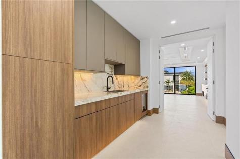 2441 NE 48th Court Lighthouse Point FL 33064