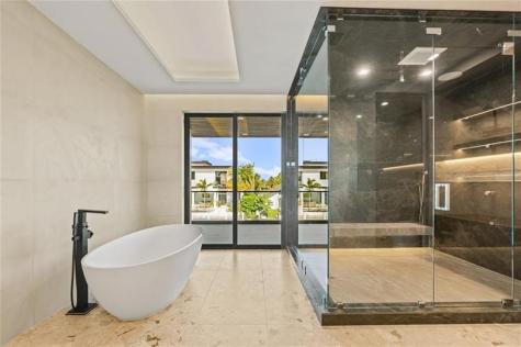 2441 NE 48th Court Lighthouse Point FL 33064