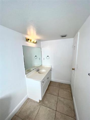 5221 Geneva Way Doral FL 33166