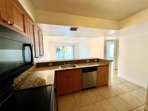 5221 Geneva Way Doral FL 33166