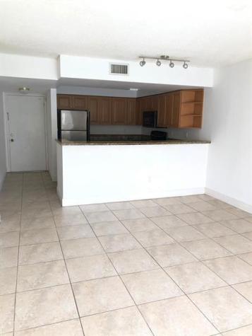 5221 Geneva Way Doral FL 33166