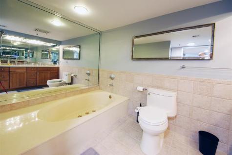 2480 Presidential Way West Palm Beach FL 33401
