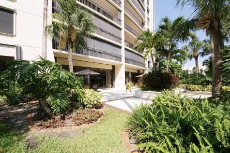 2480 Presidential Way West Palm Beach FL 33401