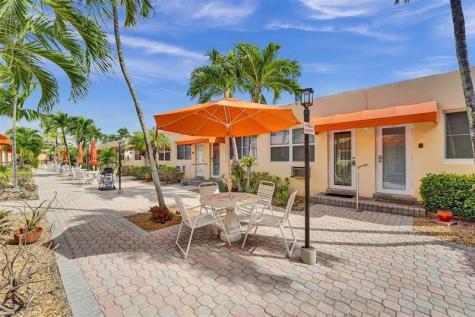 329 Connecticut Street Hollywood FL 33019