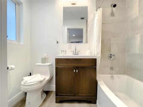 2100 NE 45th Street Fort Lauderdale FL 33308