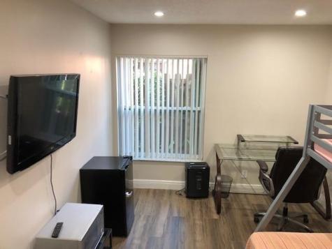 60 Forest Circle Hollywood FL 33026