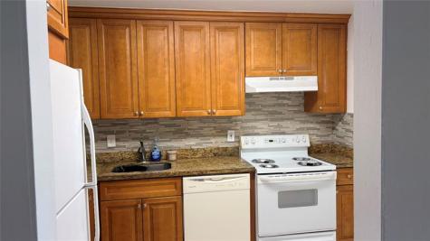 5515 N Lakewood Circle Margate FL 33063