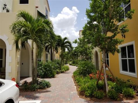 1741 NW 124th Place Pembroke Pines FL 33028