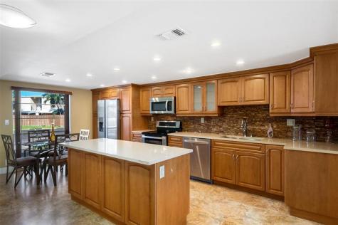 822 NE 25th Avenue Hallandale Beach FL 33009