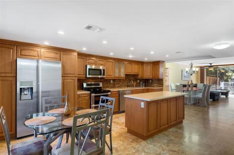 822 NE 25th Avenue Hallandale Beach FL 33009