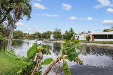 7656 NW 73rd Terrace Tamarac FL 33321