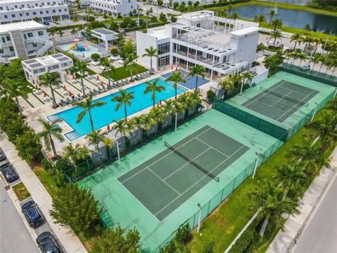 6326 NW 105th Place Doral FL 33178
