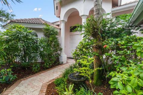 1012 SW 156th Avenue Pembroke Pines FL 33027