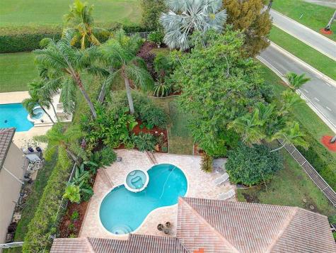 1012 SW 156th Avenue Pembroke Pines FL 33027