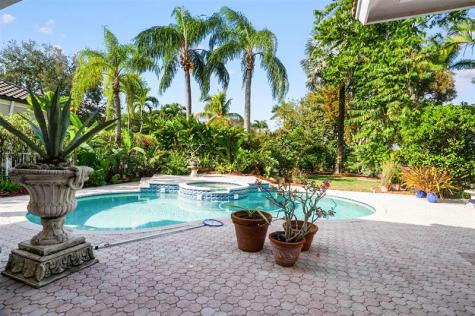 1012 SW 156th Avenue Pembroke Pines FL 33027