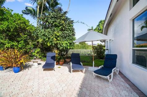 1012 SW 156th Avenue Pembroke Pines FL 33027