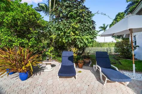 1012 SW 156th Avenue Pembroke Pines FL 33027