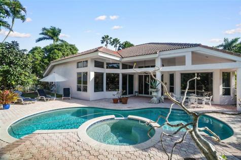 1012 SW 156th Avenue Pembroke Pines FL 33027