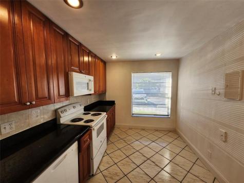 9421 NW 15th Street Pembroke Pines FL 33024