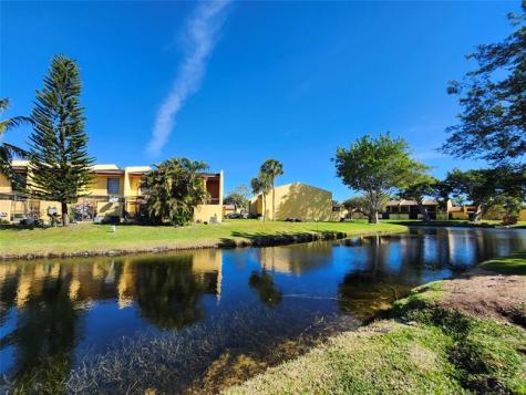 9421 NW 15th Street Pembroke Pines FL 33024