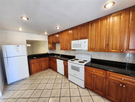 9421 NW 15th Street Pembroke Pines FL 33024