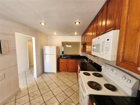 9421 NW 15th Street Pembroke Pines FL 33024