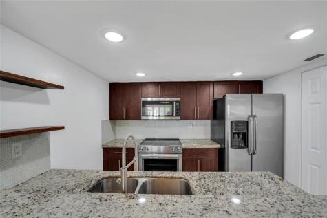 4550 SW 68th Court Circle Miami FL 33155