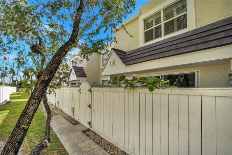 4550 SW 68th Court Circle Miami FL 33155