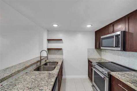 4550 SW 68th Court Circle Miami FL 33155