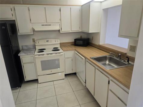 2830 Somerset Drive Lauderdale Lakes FL 33311