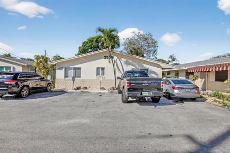 2500 SW 18th Terrace Fort Lauderdale FL 33315