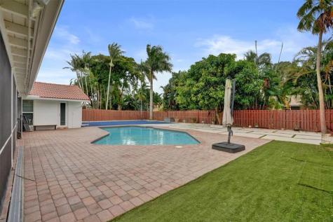 9540 NW 13th Street Plantation FL 33322