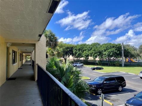 1013 Meadows Circle Boynton Beach FL 33436