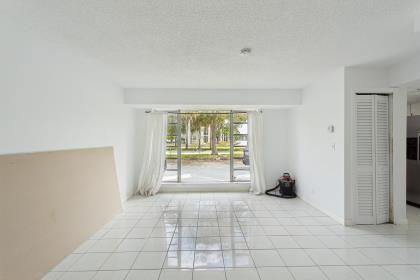 8027 Lagos De Campo Boulevard Tamarac FL 33321