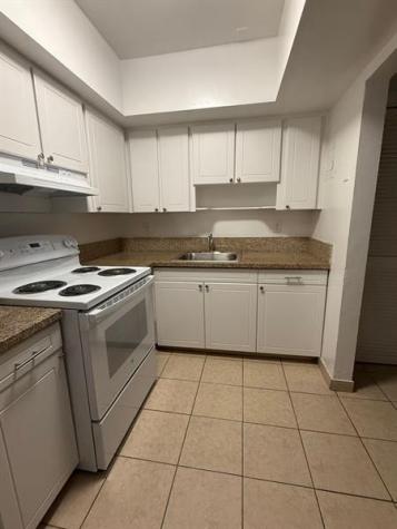 890 NW 39th Street Oakland Park FL 33309
