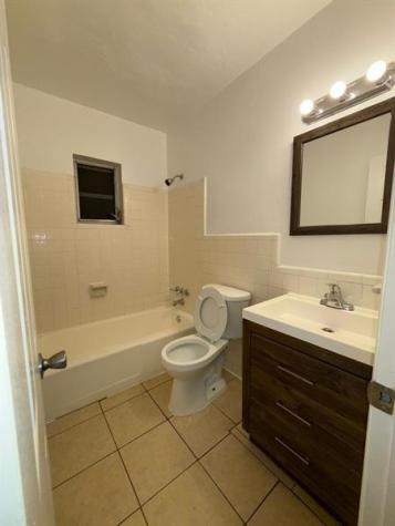 890 NW 39th Street Oakland Park FL 33309