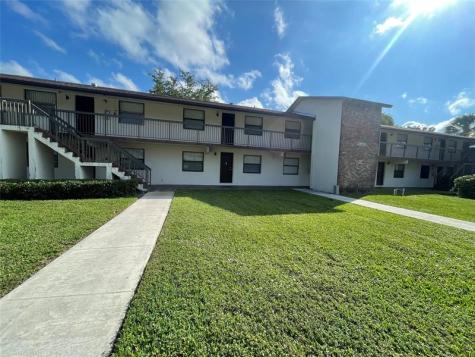 6040 Shakerwood Circle Tamarac FL 33319
