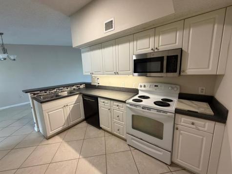165 NW 96th Te Pembroke Pines FL 33024