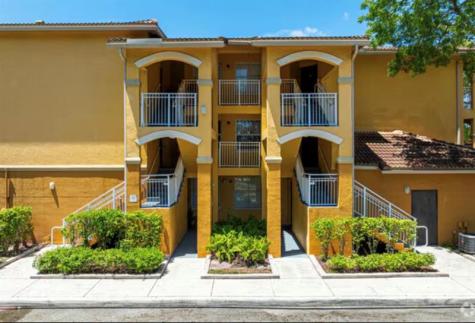 165 NW 96th Te Pembroke Pines FL 33024