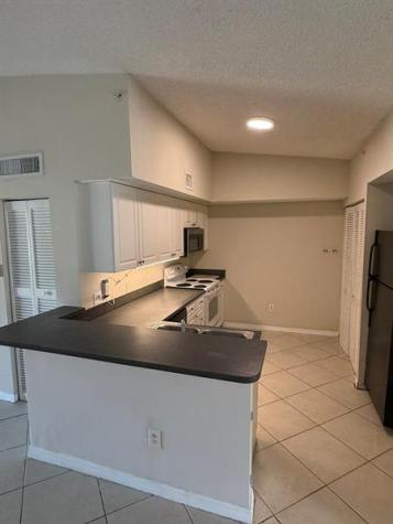 165 NW 96th Te Pembroke Pines FL 33024