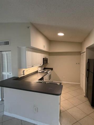 165 NW 96th Te Pembroke Pines FL 33024